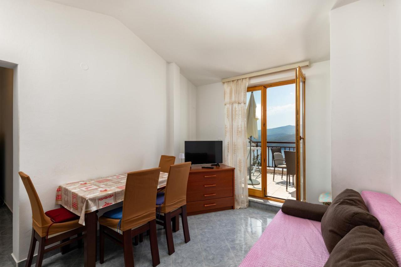 Apartments Rabac 828 エクステリア 写真